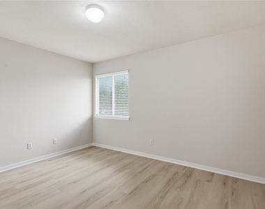 3774 Castle Rock Dr - Photo Thumbnail 16
