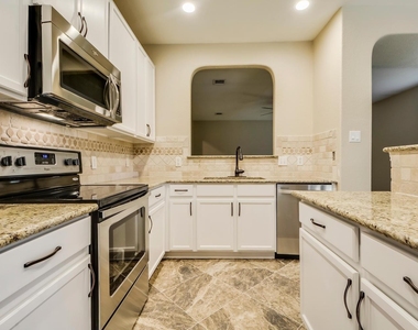 2202 Ezra Ct - Photo Thumbnail 11