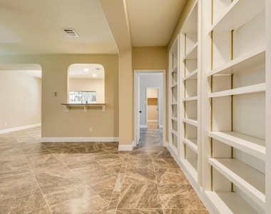 2202 Ezra Ct - Photo Thumbnail 8