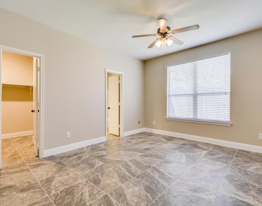 2202 Ezra Ct - Photo Thumbnail 14
