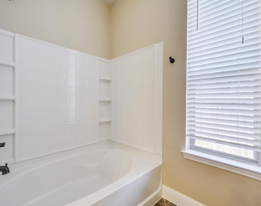 2202 Ezra Ct - Photo Thumbnail 16