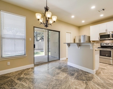 2202 Ezra Ct - Photo Thumbnail 9