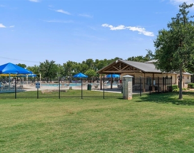 2202 Ezra Ct - Photo Thumbnail 32