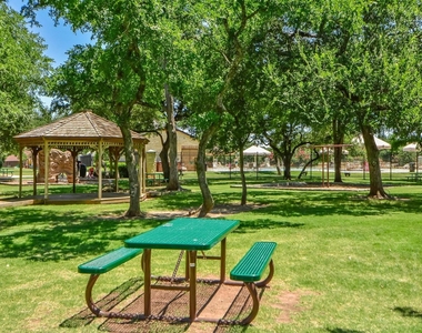 2202 Ezra Ct - Photo Thumbnail 18