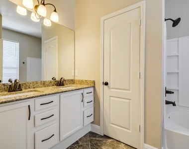 2202 Ezra Ct - Photo Thumbnail 15
