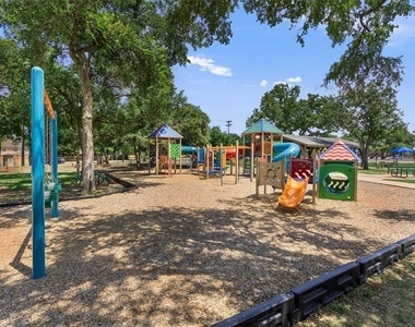 2202 Ezra Ct - Photo Thumbnail 30