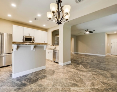 2202 Ezra Ct - Photo Thumbnail 10