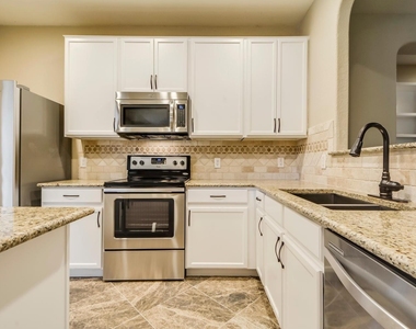 2202 Ezra Ct - Photo Thumbnail 12