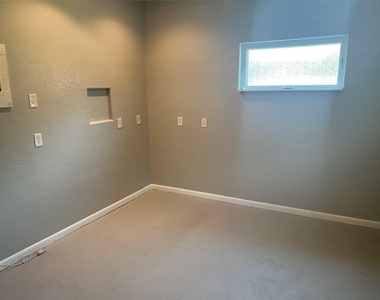 15303 Texas St - Photo Thumbnail 3