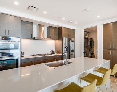 301 West Ave - Photo Thumbnail 2