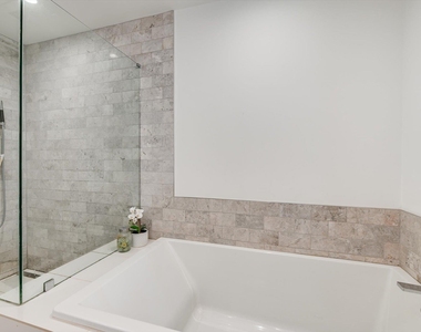 301 West Ave - Photo Thumbnail 7