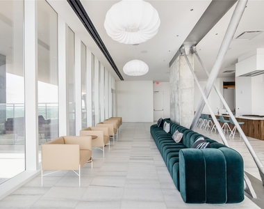301 West Ave - Photo Thumbnail 24