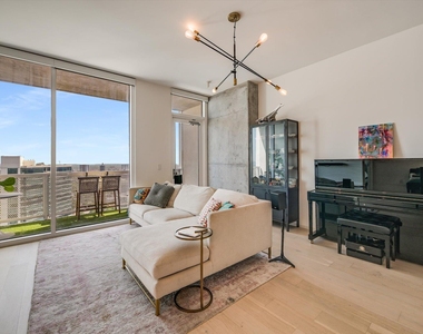 301 West Ave - Photo Thumbnail 4
