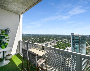 301 West Ave - Photo Thumbnail 10
