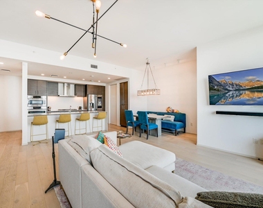 301 West Ave - Photo Thumbnail 1