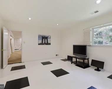 1397 Canterbury Way - Photo Thumbnail 16