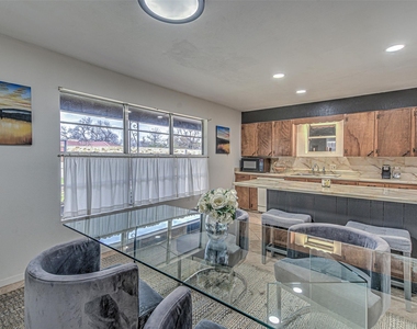 5304 Bedford St - Photo Thumbnail 10