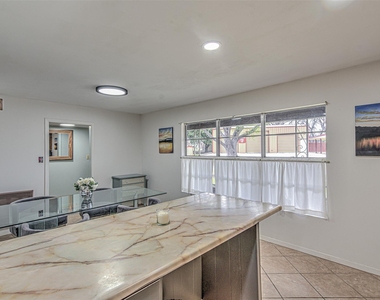 5304 Bedford St - Photo Thumbnail 8