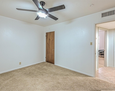 5304 Bedford St - Photo Thumbnail 20