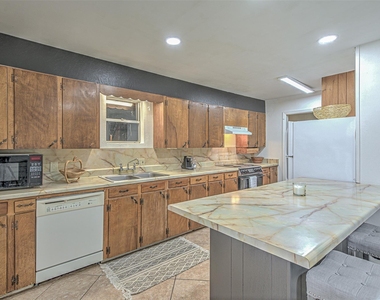 5304 Bedford St - Photo Thumbnail 7
