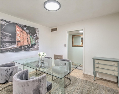 5304 Bedford St - Photo Thumbnail 11