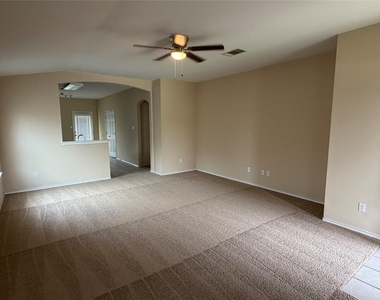 208 Carol Ave - Photo Thumbnail 4