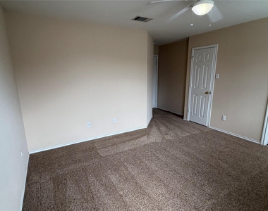 208 Carol Ave - Photo Thumbnail 7