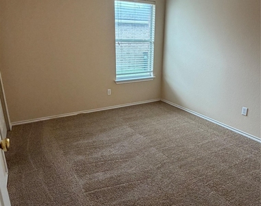 208 Carol Ave - Photo Thumbnail 6