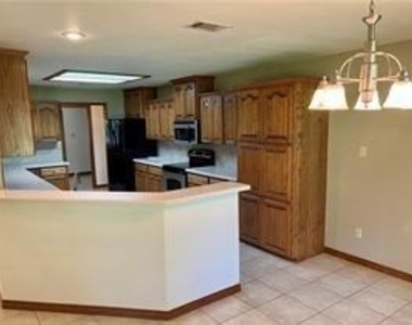 1482 Savannah Pr - Photo Thumbnail 10