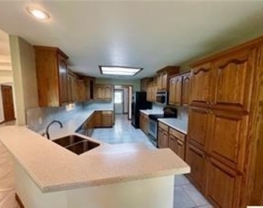 1482 Savannah Pr - Photo Thumbnail 9