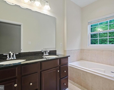 11675 Emerald Green Drive - Photo Thumbnail 16