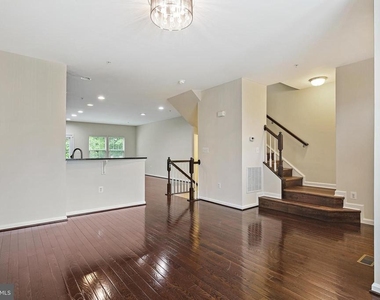 11675 Emerald Green Drive - Photo Thumbnail 6