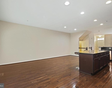 11675 Emerald Green Drive - Photo Thumbnail 4