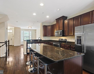 11675 Emerald Green Drive - Photo Thumbnail 2