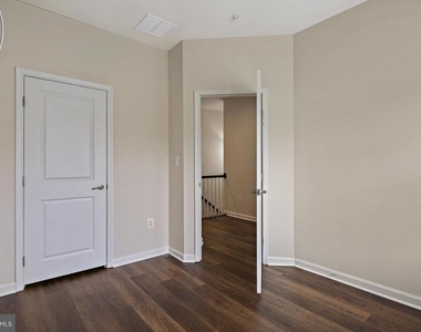 11675 Emerald Green Drive - Photo Thumbnail 22