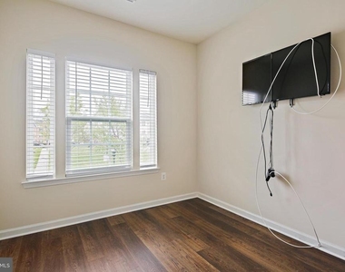 11675 Emerald Green Drive - Photo Thumbnail 21
