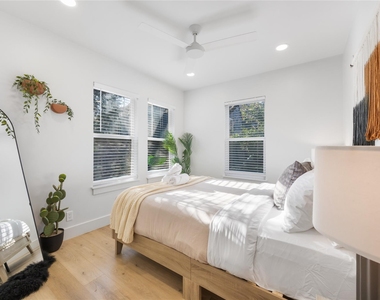 2109 Brackenridge St - Photo Thumbnail 15