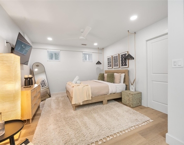 2109 Brackenridge St - Photo Thumbnail 16