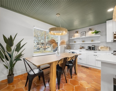 2109 Brackenridge St - Photo Thumbnail 5
