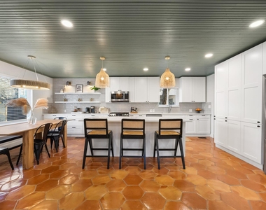 2109 Brackenridge St - Photo Thumbnail 4