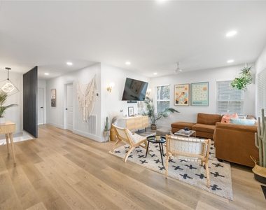 2109 Brackenridge St - Photo Thumbnail 8