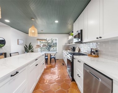 2109 Brackenridge St - Photo Thumbnail 6