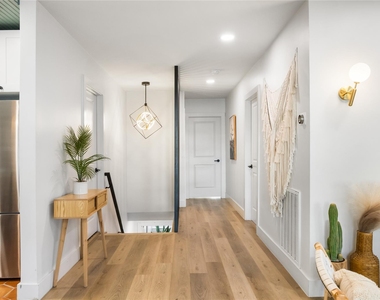 2109 Brackenridge St - Photo Thumbnail 9