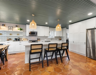 2109 Brackenridge St - Photo Thumbnail 3