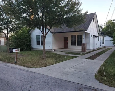 203 E Pecan St - Photo Thumbnail 2
