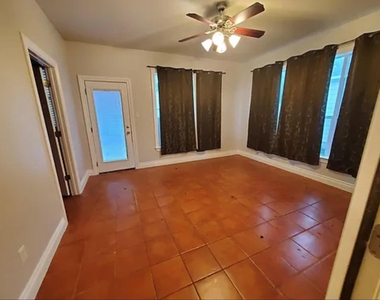 203 E Pecan St - Photo Thumbnail 7