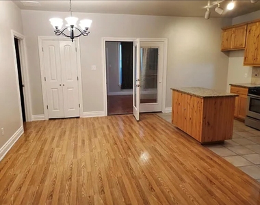 203 E Pecan St - Photo Thumbnail 4