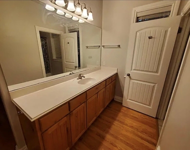 203 E Pecan St - Photo Thumbnail 14