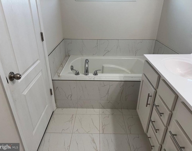 5818 Imperial Drive - Photo Thumbnail 15