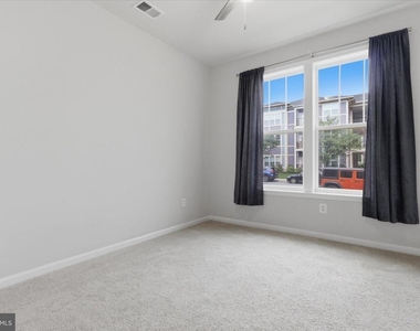 5818 Imperial Drive - Photo Thumbnail 7
